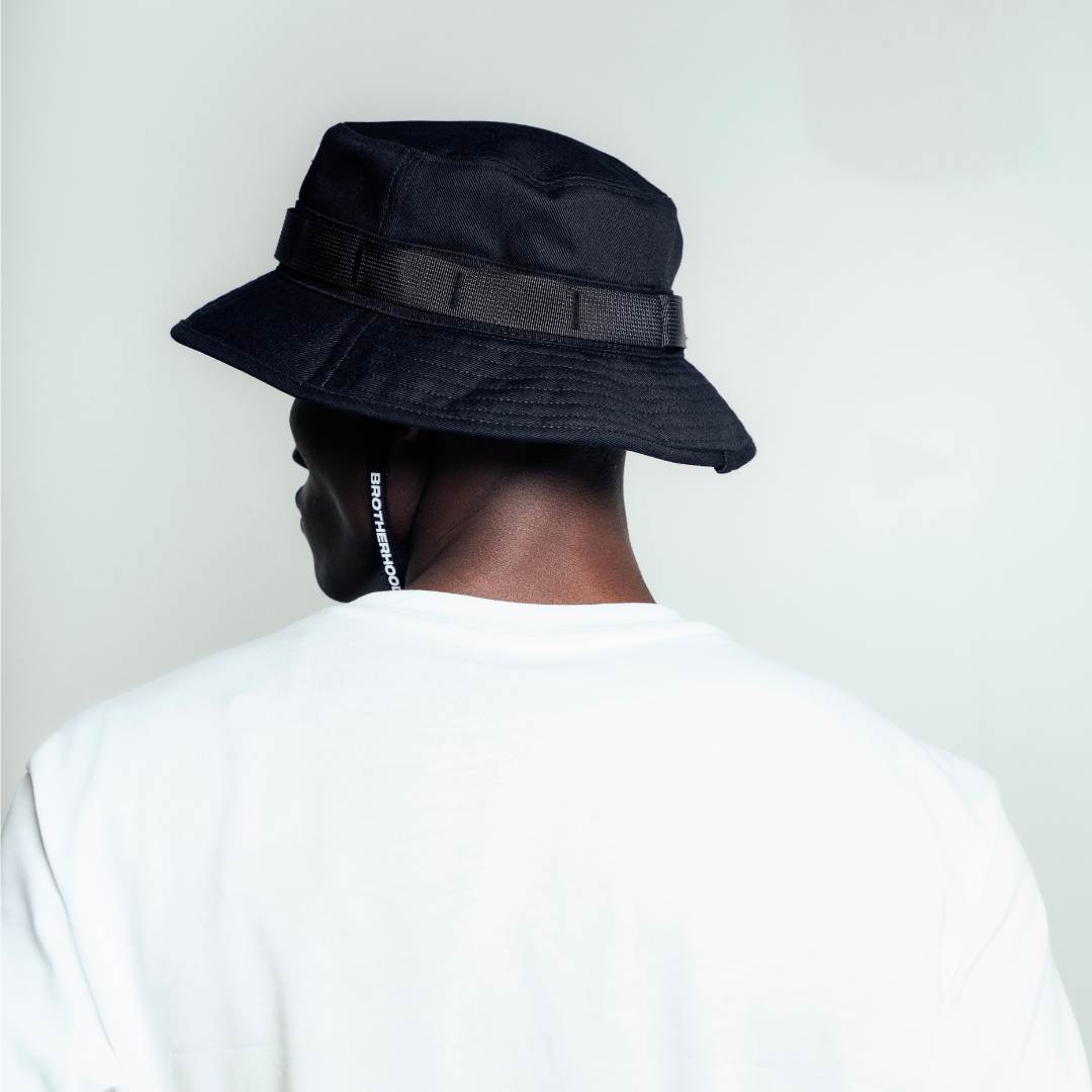 ESSENCE BLACK