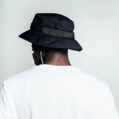 ESSENCE BLACK